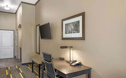 Best Western Plus Emerald Inn & Suites