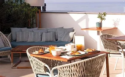 De Bonart Naples, Curio Collection by Hilton