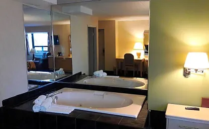 Super 8 by Wyndham Niagara Falls North