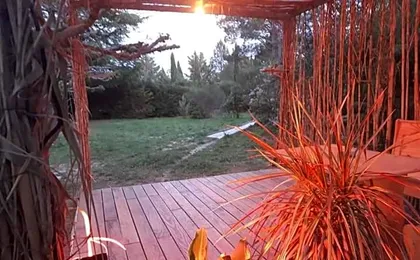 Chambres tomate, dans maison avec petit escalier à 6km du festival de piano de la roque d'anthéron