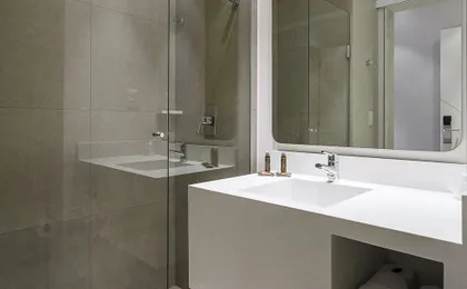 DMax Hotel