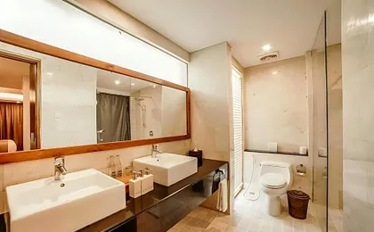 Modern 1BR w/ pool near Petitenget Beach Seminyak