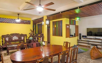 Banthat Thong Hostel