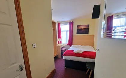Hotel 65