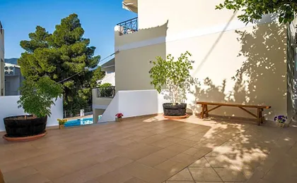 Kostis Villas