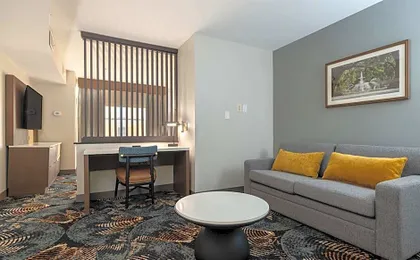 DoubleTree By Hilton Hotel Savannah Airport
