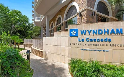 Wyndham La Cascada Hotel