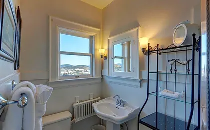 Nantucket Inn - Anacortes