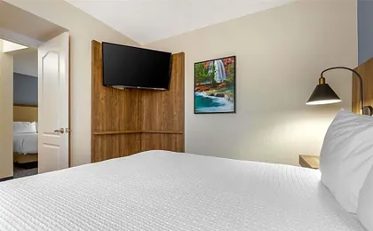 Best Western Plus A Wayfarer's Inn and Suites