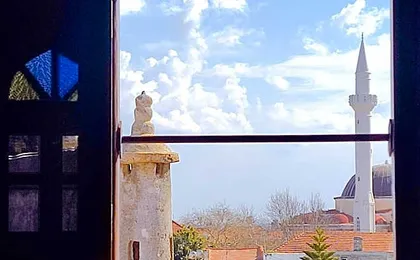 Mandorla Apartments