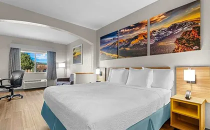 Days Inn & Suites by Wyndham Castle Rock