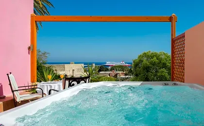 Nikos Takis Fashion Boutique Hotel