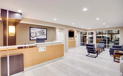 Super 8 by Wyndham Dalton