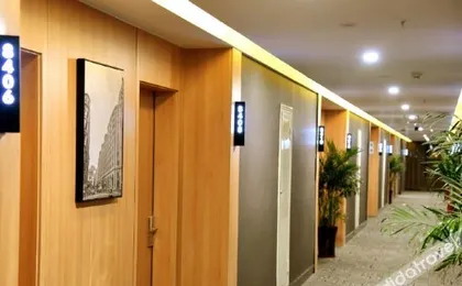 Is the guest best hotel chain store ZuoQuan bus stop