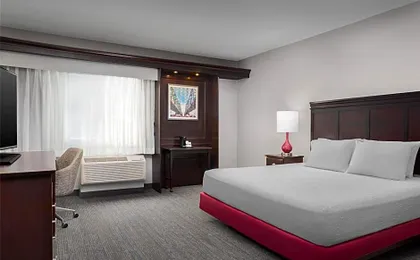 Hampton Inn & Suites Omaha-Downtown