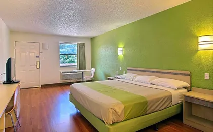 Motel6 Austin, TX - Central Downtown UT