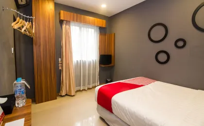 OYO 1327 Avava Inn