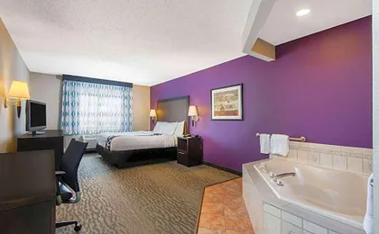 La Quinta Inn & Suites by Wyndham Erie