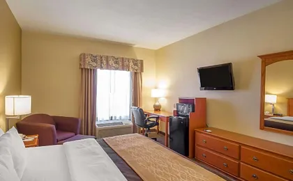 Quality Inn & Suites MidAmerica Industrial Park Area