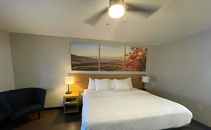 Days Inn by Wyndham Holladay