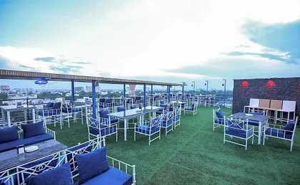 Kaki Hotel & Roof Top Restaurant