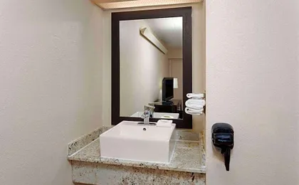 Travelodge by Wyndham Peoria