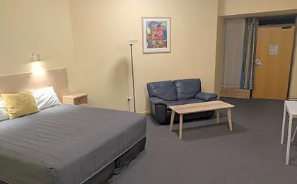 Mayfair Plaza Motel and Apartments