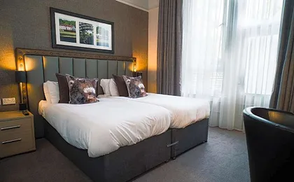 Number 10 Hotel