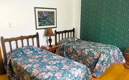 Le Petit Château Montebello BB