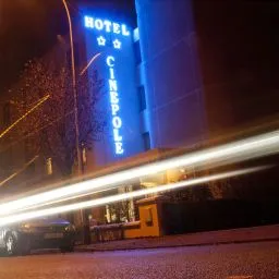 Cinepole