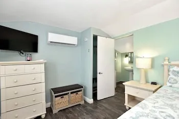 Cabana Colony Cottages