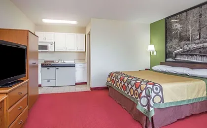 Super 8 by Wyndham Lavonia