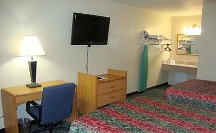Econo Lodge Inn & Suites Jackson Northwest