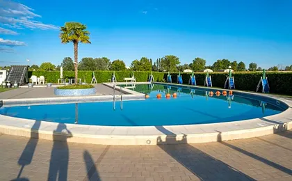 Hotel Villa Sara with pool and parking near Venice