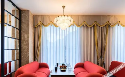 Red spruce Hotel, Bomi