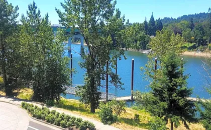 Best Western Plus Rivershore Hotel