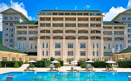 Qafqaz Riverside Hotel