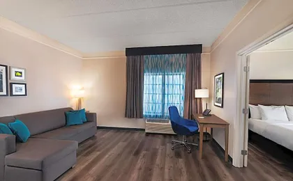 La Quinta Inn & Suites by Wyndham Miami Airport West
