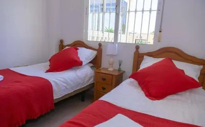 Spacious 2 Bed Ground floor apartment with beautiful communal pool