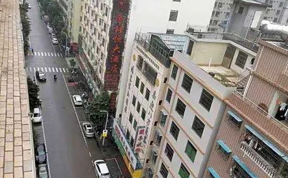 V8 Hotel