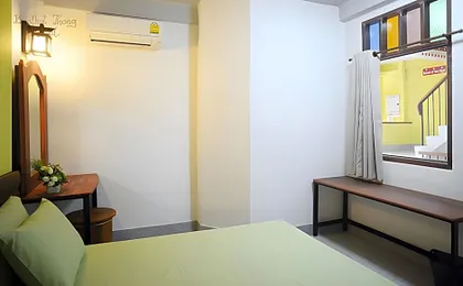 Banthat Thong Hostel