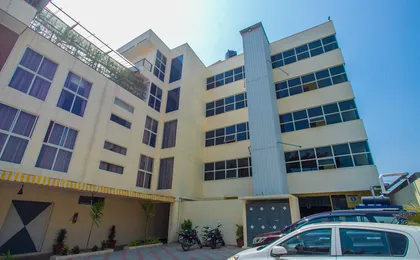 OYO 22837 Chairmen's Hotel