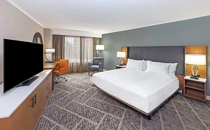 DoubleTree by Hilton Tulsa - Warren Place