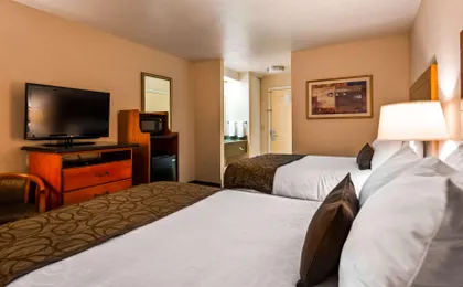 Best Western Plus Twin View Inn & Suites