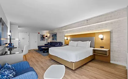 DoubleTree by Hilton New York JFK Airport