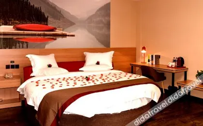 Is the guest best hotel chain store ZuoQuan bus stop