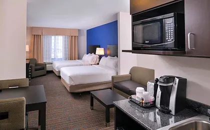 Holiday Inn Express & Suites Bakersfield Airport By IHG