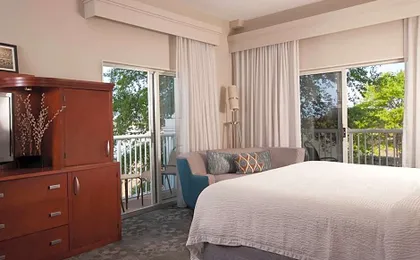 Courtyard by Marriott Charleston Waterfront