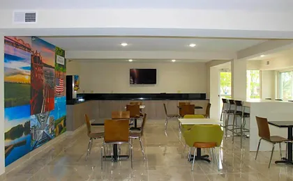 Clarion Pointe Bettendorf - Quad Cities