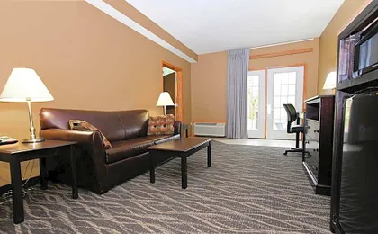 Cobblestone Inn & Suites - Denison | Majestic Hills